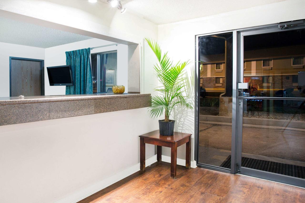 Hotel Super 8 By Wyndham Limon Extérieur photo