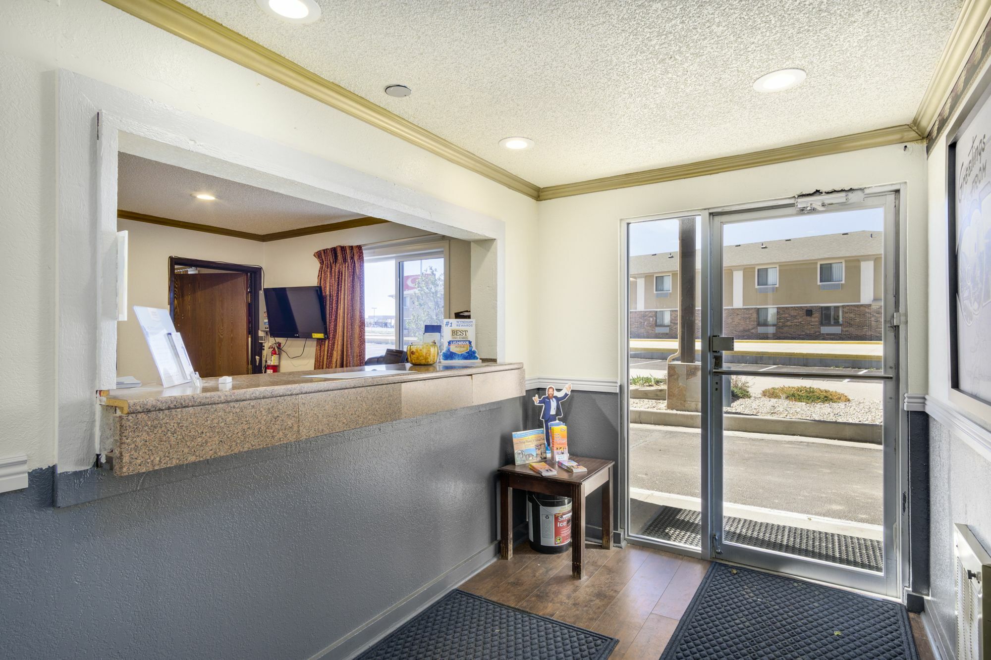 Hotel Super 8 By Wyndham Limon Extérieur photo